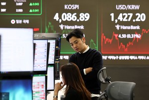 Kospi hits record close after topping 4,100