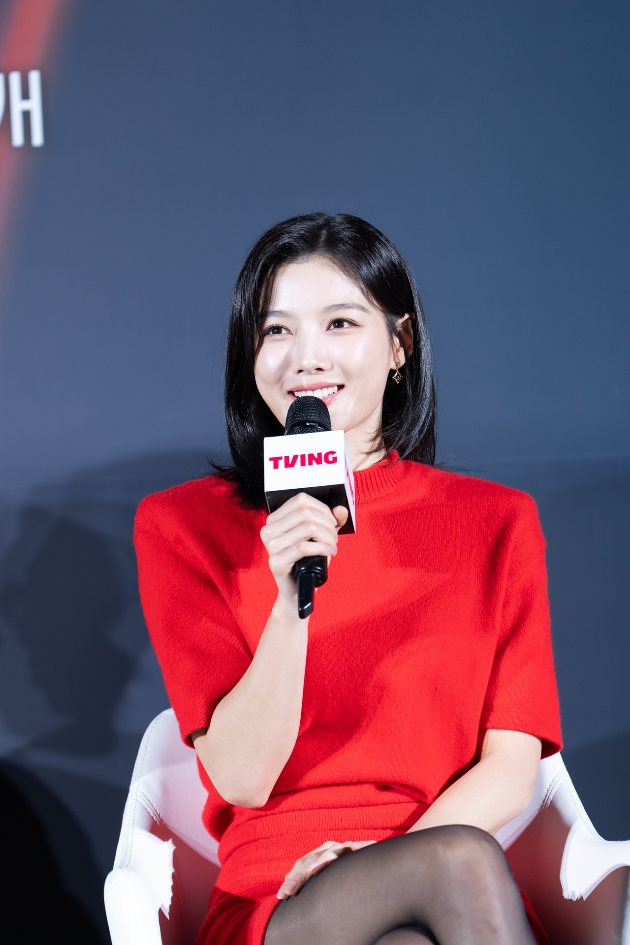 30일 오후 서울 CGV 용산아이파크몰에서 티빙 오리지널 <친애하는 X>가 제작발표회를 열었다. 현장에서 질문에 답하고 있는 김유정. [티빙 제공]