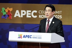 APEC leaders vow to connect fragmented global economy