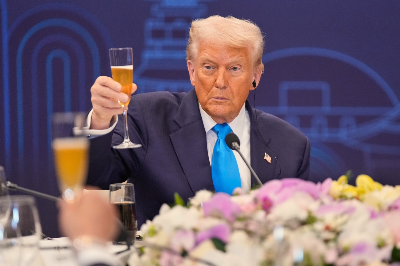 At a state dinner hosted by President Lee at the Gyeongju Hilton, President Trump joins a toast with fellow leaders. In place of champagne, guests were served a traditional Korean nonalcoholic fermented tea chosen for the occasion. (AP)