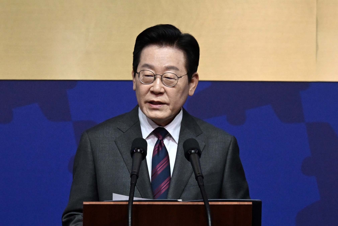 President Lee Jae Myung delivers an address during the opening ceremony of the CEO Summit of the Asia-Pacific Economic Cooperation forum at the Gyeongju Arts Center in Gyeongju on Wednesday. (Yonhap)
