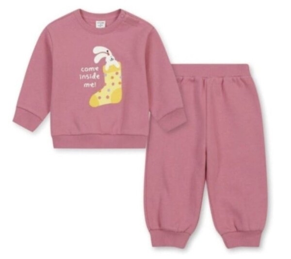 Topten Kids' fleece setup featuring an illustration of a rabbit peeking out from a sock alongside the phrase “Come inside me” (Topten Kids)