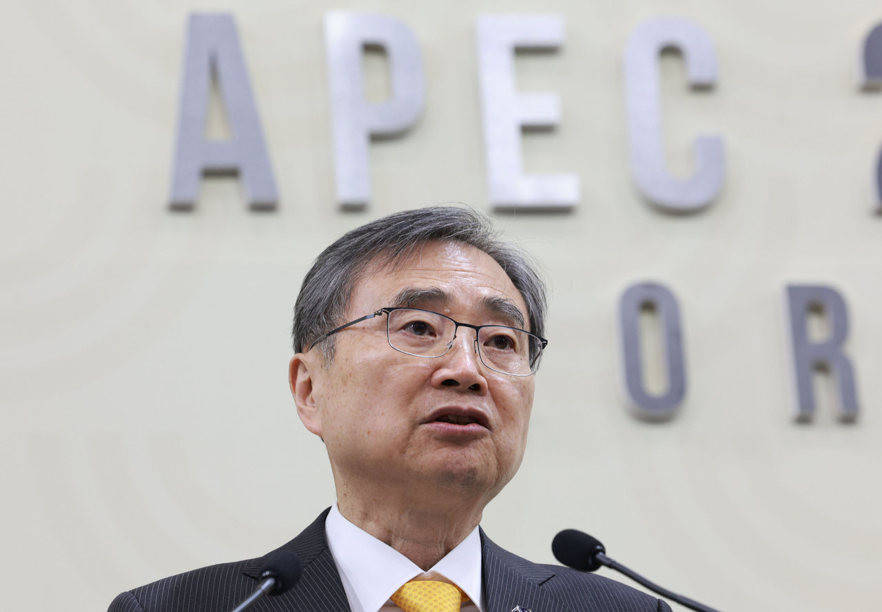 South Korean Foreign Minister Cho Hyun speaks at a press conference following the Asia-Pacific Economic Cooperation Ministerial Meeting held in the southeastern city of Gyeongju on Thursday. (Yonhap)