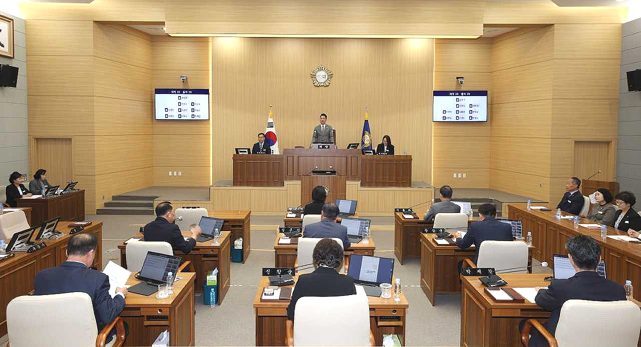 예천군의회가 30일 제281회 제2차 본회의’를 끝으로 10일간의 회기를 마무리했다.[예천군 의회제공]