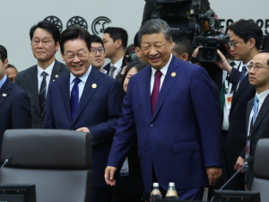 China's Xi spends second day in Gyeongju