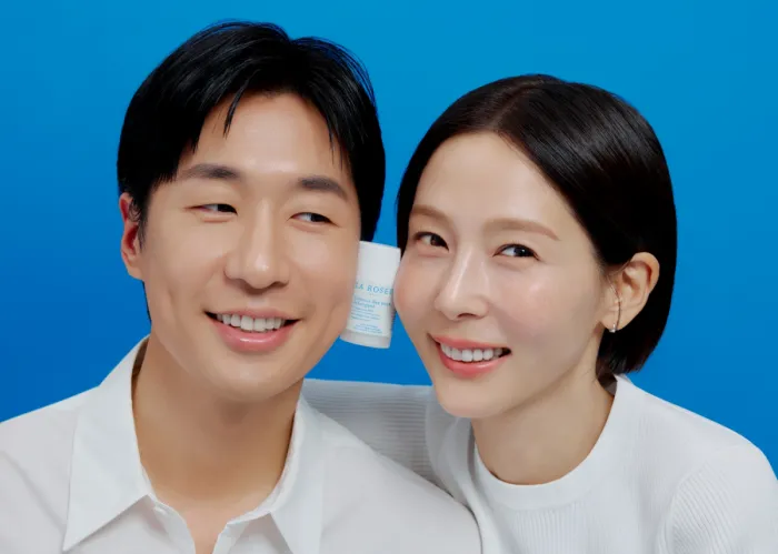 라로제의 새로운 앰버서더로 발탁된 방송인 김나영과 가수 겸 화가 마이큐. [라로제 제공]