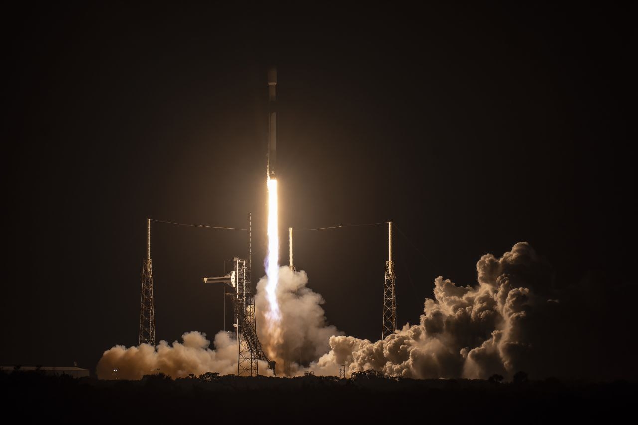 A SpaceX Falcon 9 rocket, carrying South Korea's fourth spy satellite, lifts off at Cape Canaveral Space Force Station in Florida on April 21. (Defense Ministry via Yonhap)