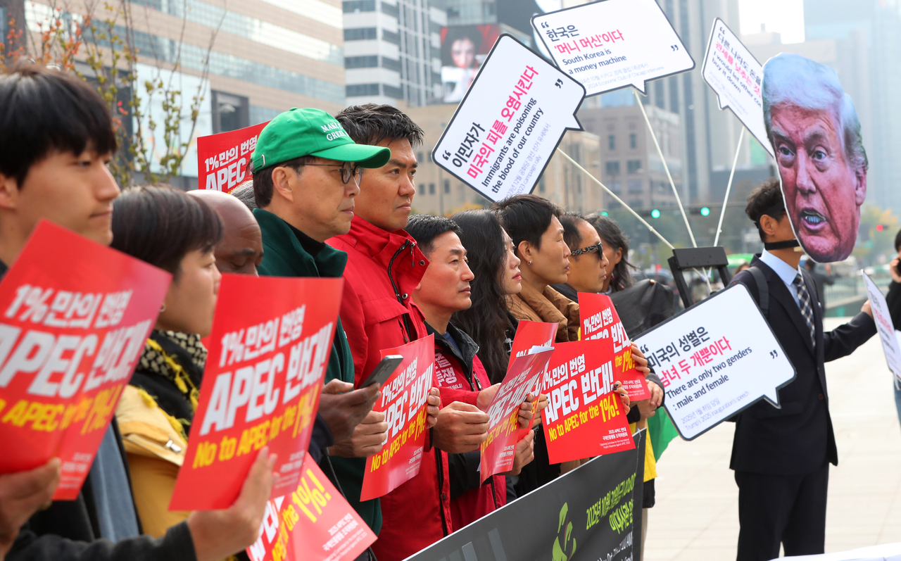 Activists from the organizing committee for the International People’s Response Against APEC 2025 take part in a protest condemning US President Donald Trump in front of the US Embassy in Jongno-gu, central Seoul, on Friday. (Newsis)