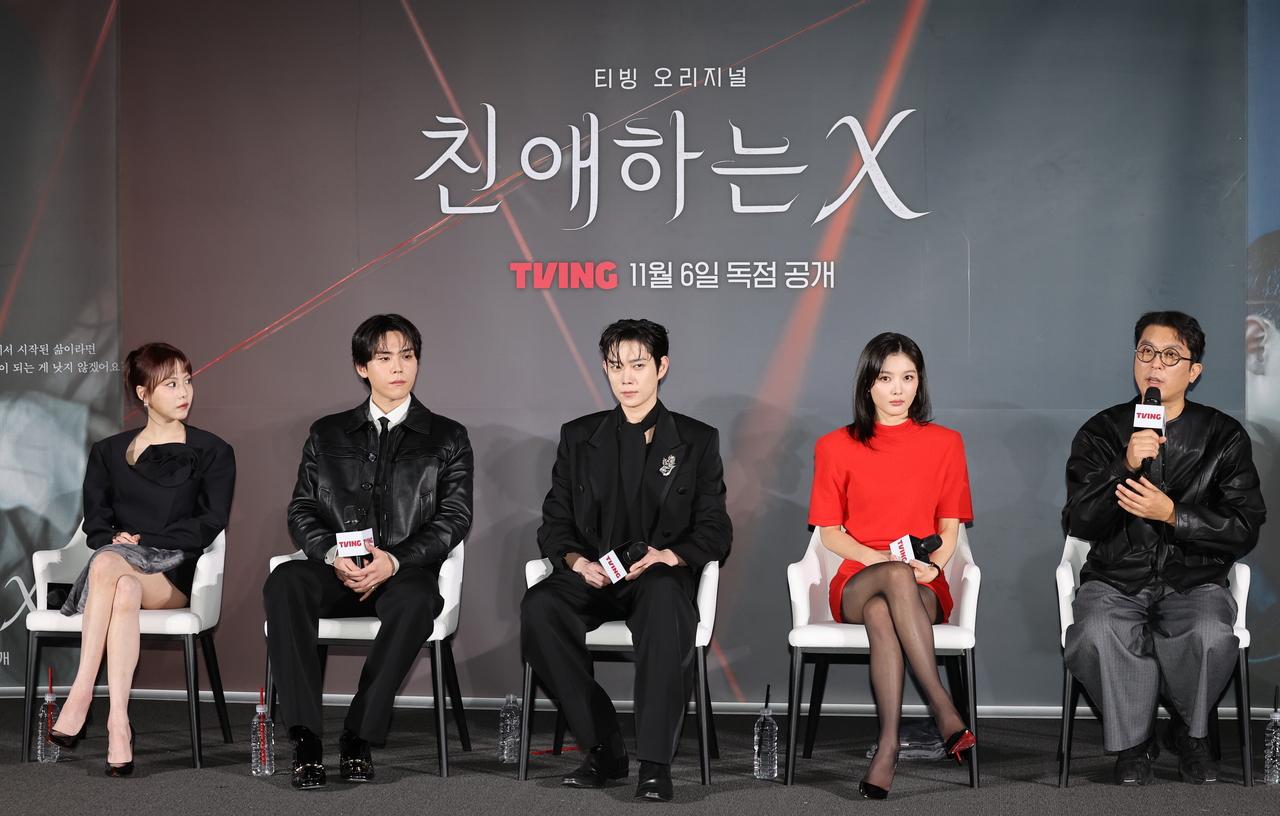 From left: Lee Yul-eum, Kim Do-hoon, Kim Young-dae, Kim Yoo-jung and director Lee Eung-bok participate in a press conference for Tving's "Dear X" on Thursday at CGV Yongsan in Seoul. (Yonhap)