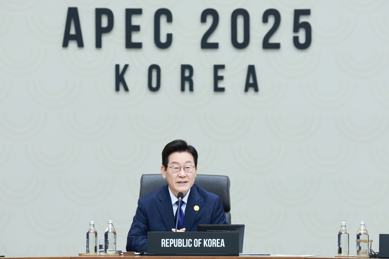 President Lee Jae Myung speaks during a session of the Asia-Pacific Economic Cooperation Economic Leaders' Meeting at the Gyeongju Hwabaek International Convention Center in the southeastern city of Gyeongju on Friday. (Yonhap)