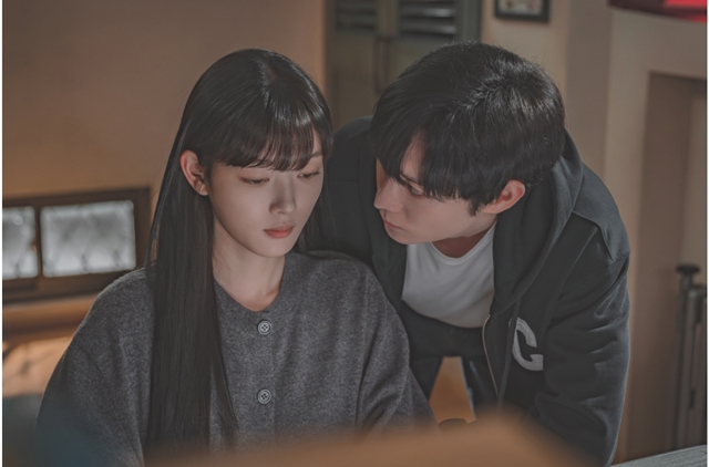 "Dear X" starring Kim Yoo-jung (left) and Kim Young-dae (Tving)