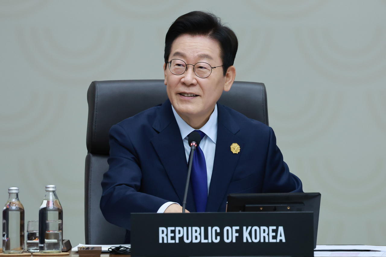 President Lee Jae Myung speaks as the chair of the APEC conference in Gyeongju, North Gyeongsang Province, on Friday. (Yonhap)