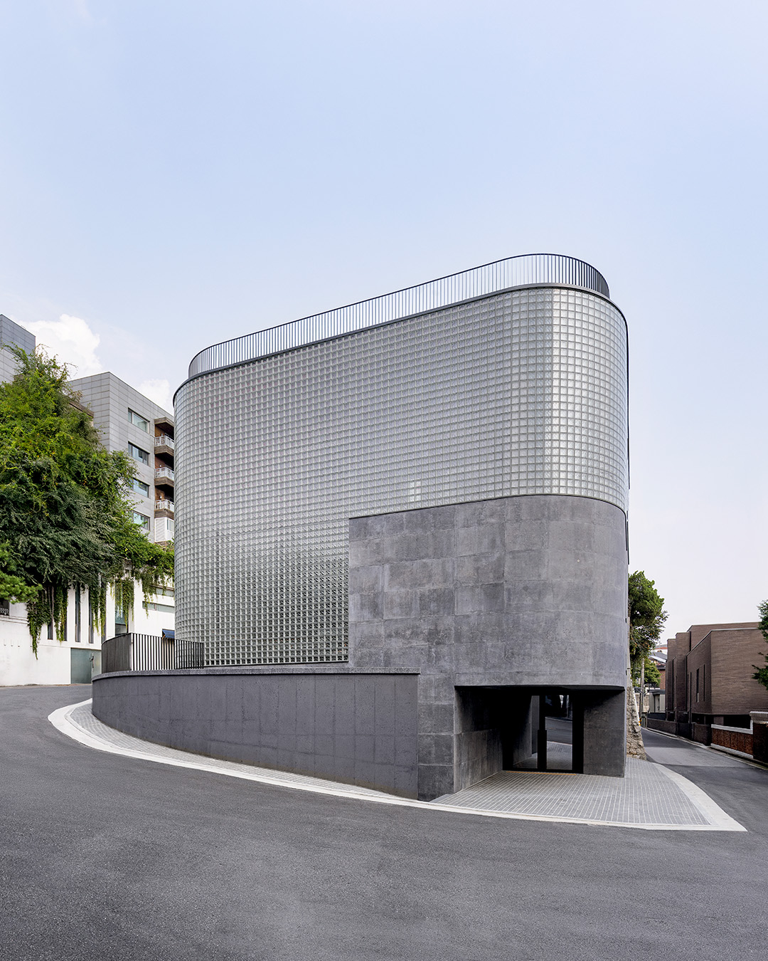 Wooyoungmi Itaewon, Wooyoungmi's first standalone flagship store in Seoul (Solid)