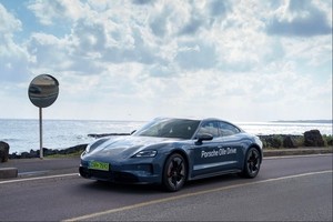 Electrified vs. roaring engine: Porsche GTS redefines passion