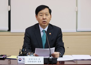 Finance minister vows efforts to boost domestic consumption