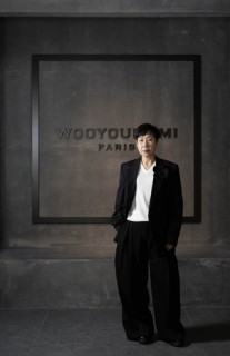 Designer Woo Young-mi breaks obsession, embraces openness in Wooyoungmi Itaewon
