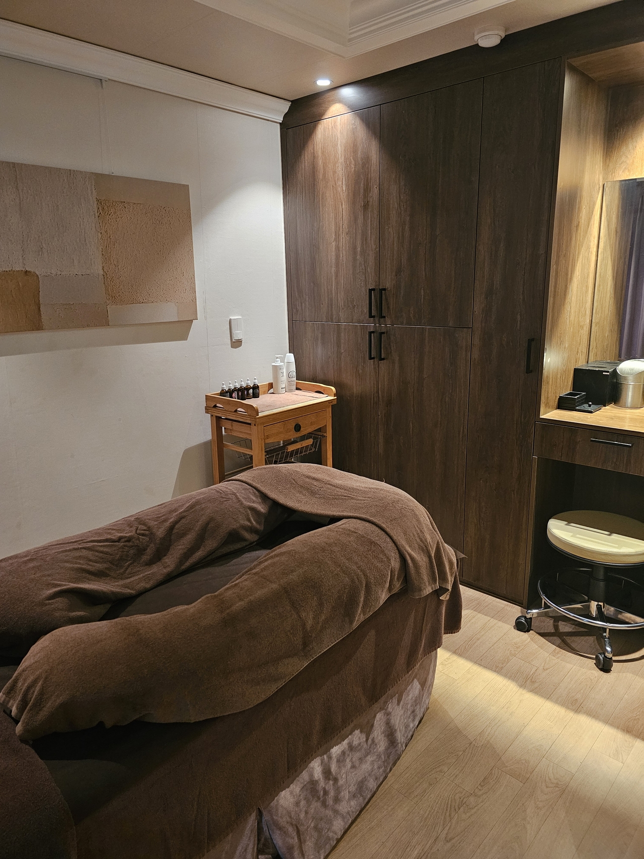A massage room for new mothers at Olivium (Olivium)