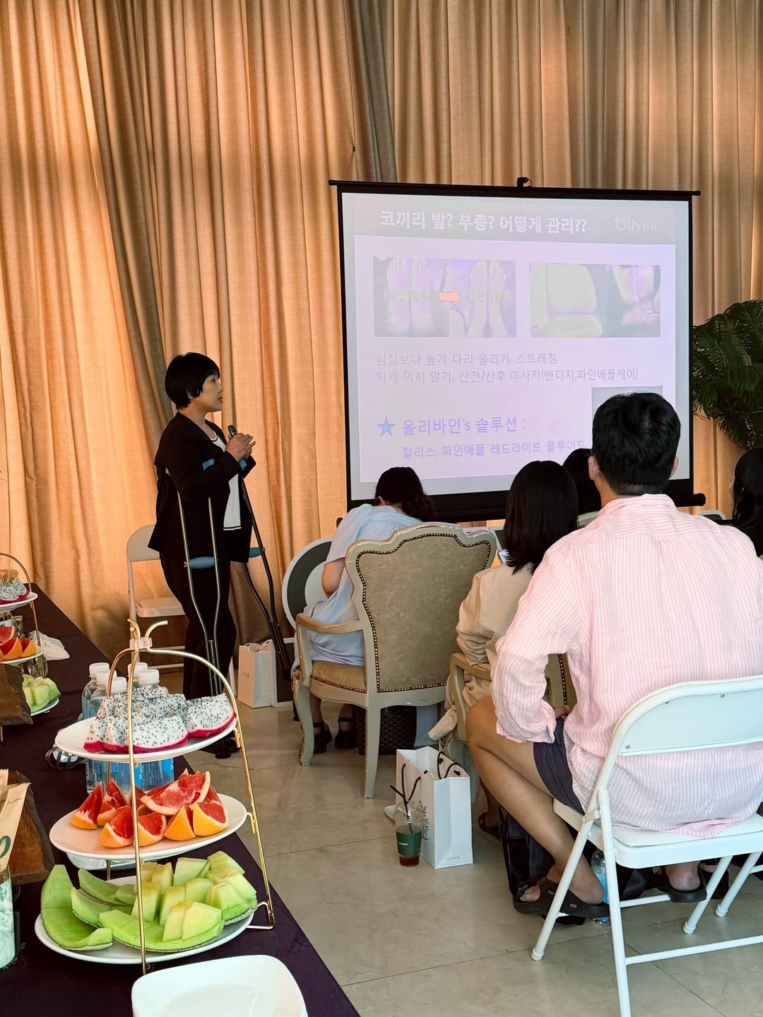 New mothers and fathers listen to a lecture on postpartum recovery at Olivium. (Courtesy of Olivium)