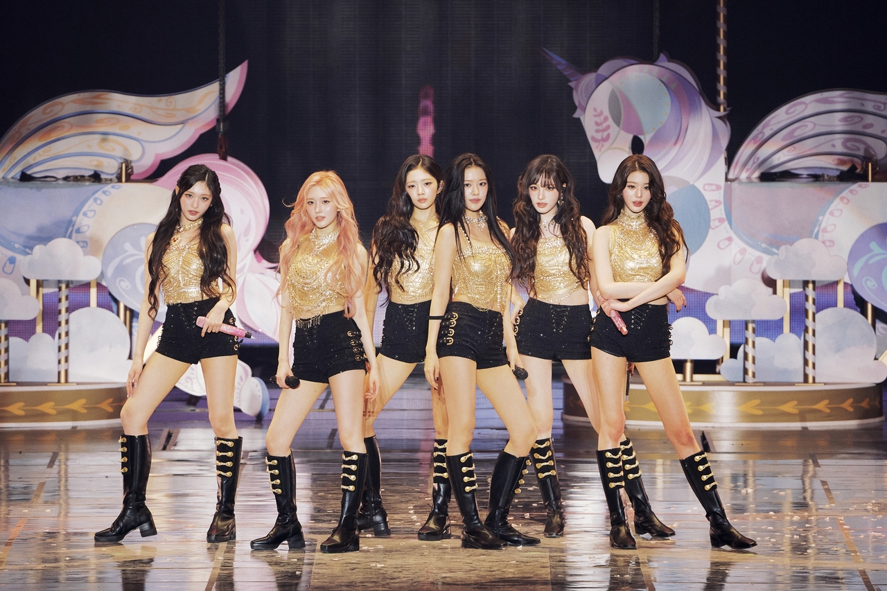 Ive performs at the KSPO Dome in Songpa-gu, Seoul, on Sunday as part of its Show What I Am world tour. (Starship Entertainment)