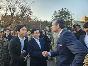 Defense chiefs of S. Korea, U.S. visit DMZ amid efforts to resume N.K. diplomacy