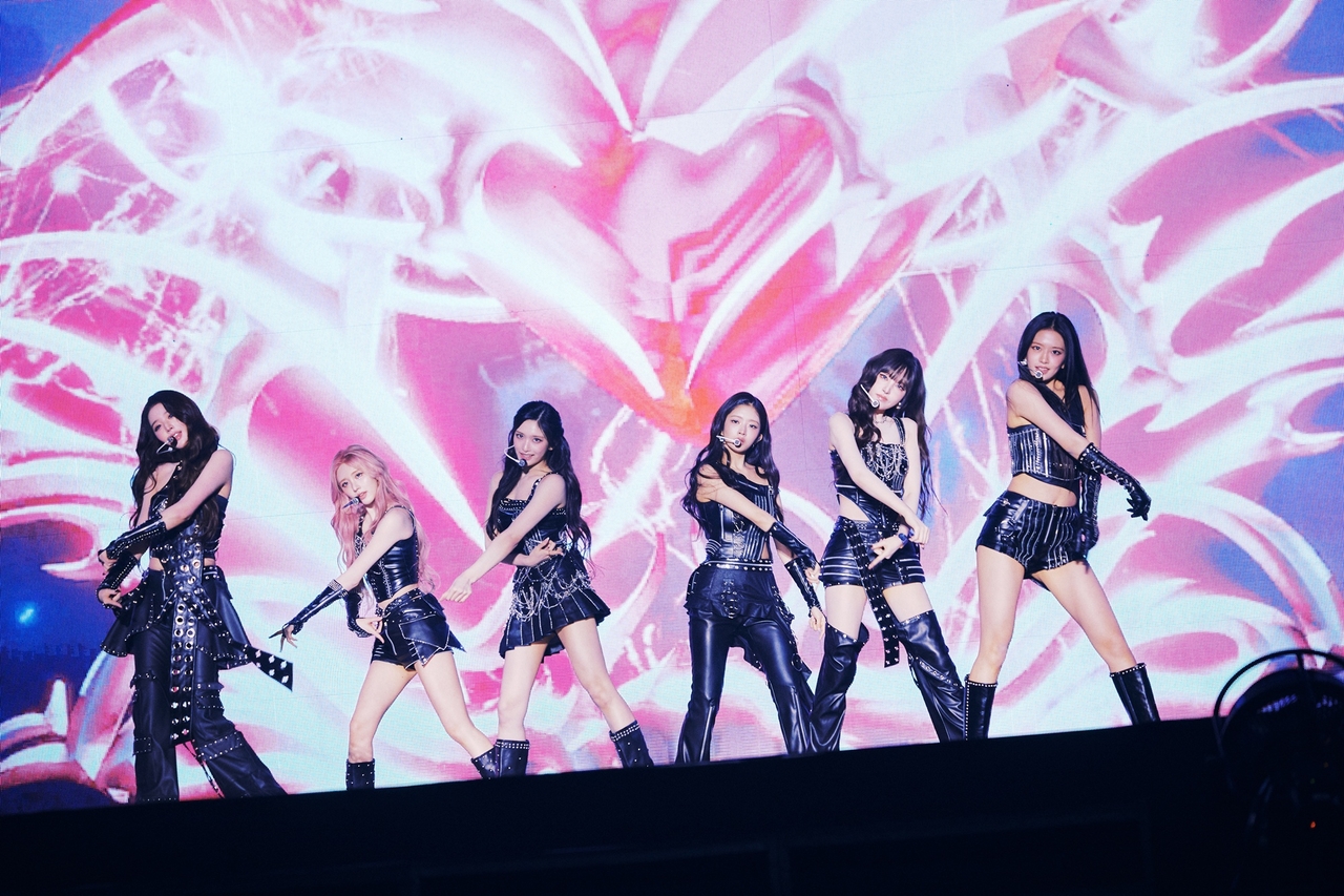 Ive performs at the KSPO Dome in Songpa-gu, Seoul, on Sunday as part of its Show What I Am world tour. (Starship Entertainment)