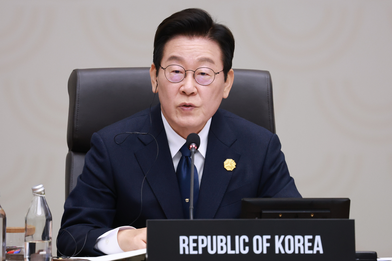 President Lee Jae Myung speaks as he chaired the APEC Economic Leaders' Meeting in Gyeongju, North Gyeongsang Province, on Saturday. (Yonhap)