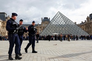 Louvre heist was work of petty criminals