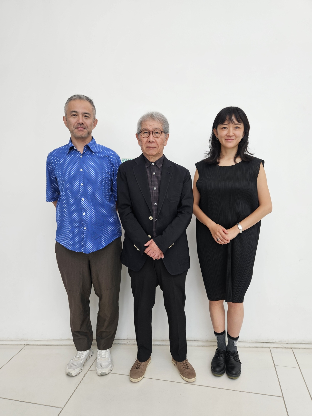 Japanese architects Riken Yamamoto (center), Toshiharu Naka (left) and Korean-Japanese architect Chong Ae-hyang pose for a photo on Sept. 10 at Seoul City Hall. (Park Yuna/The Korea Herald)