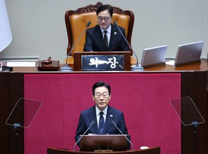 Lee vows to achieve self-reliant defense, efforts for dialogue with N. Korea