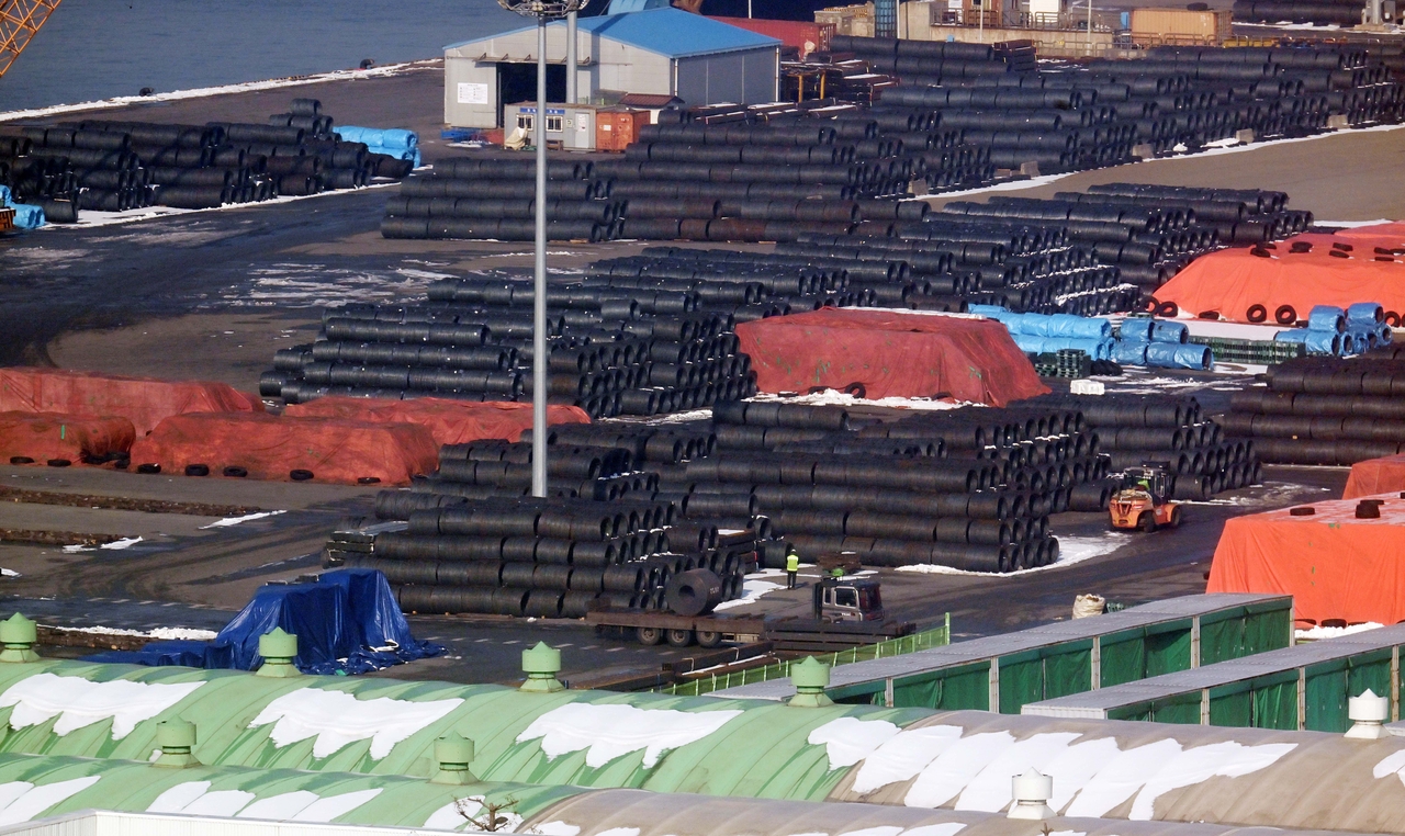 This photo shows steel products stacked at Pyeongtaek Port in Gyeonggi Province on the morning of Feb. 11, 2025. (Herald DB)