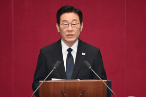 Lee says US tariff deal eases uncertainties, touts progress on fuel for nuclear-powered subs