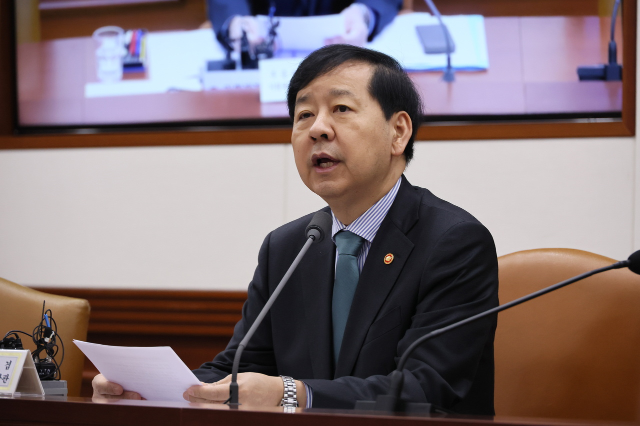 Finance Minister Koo Yun-cheol speaks during a ministerial meeting on industrial competitiveness held at the government complex in Seoul on Tuesday. (Yonhap)