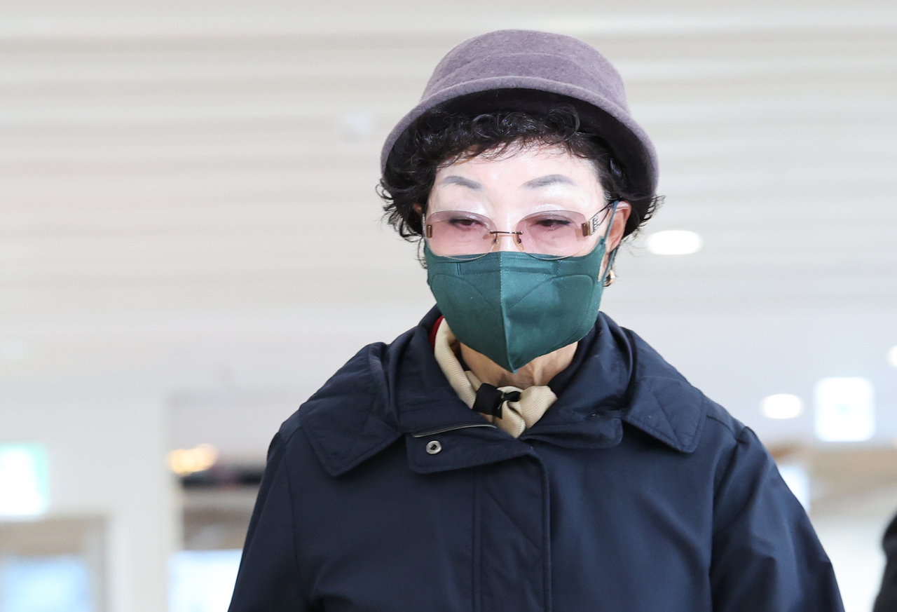 Choi Eun-soon, mother of first lady Kim Keon-hee, appears for questioning as a suspect at the special counsel’s office investigating the Yangpyeong Gongheung District development scandal, located at the KT Building in Gwanghwamun, Seoul, on Tuesday. (Yonhap)