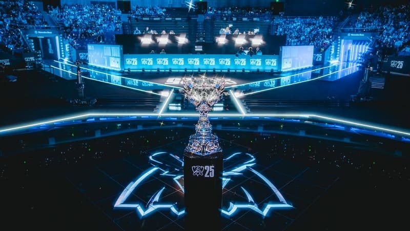 View of the Summoner’s Cup that will be lifted by the winner of the 2025 League of Legends World Championship (Riot Games)