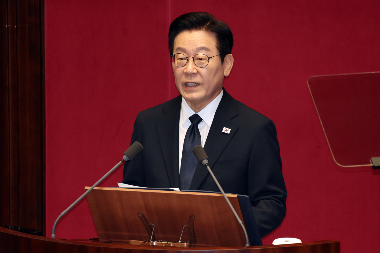 President Lee Jae Myung delivers his budget speech during a plenary session of the National Assembly in Seoul on Tuesday. (Yonhap)