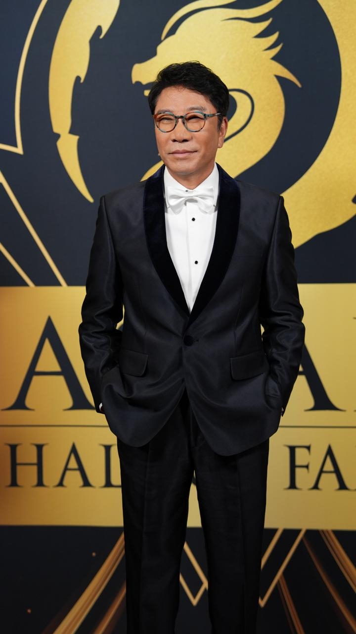 Lee Soo-man poses for a picture at the 2025 Asian Hall of Fame held at The Biltmore Hotel in Los Angeles, on Saturday. (A20 Entertainment)
