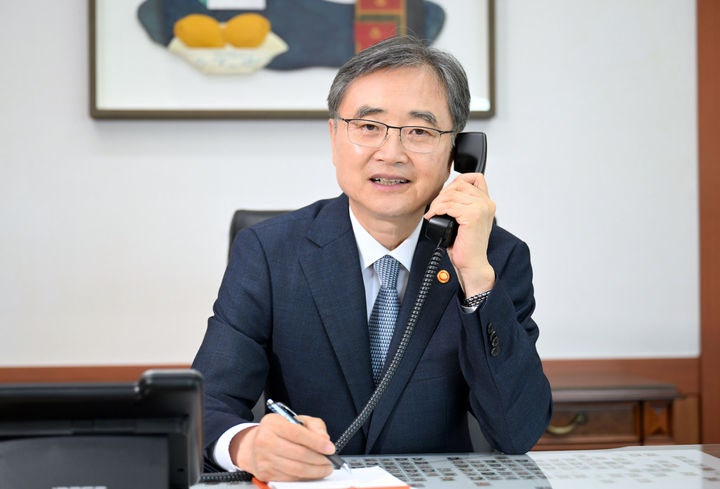 Foreign Minister Cho Hyun (Foreign Ministry)