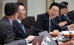 Lee to skip scheduled luncheon with firefighters due to body aches