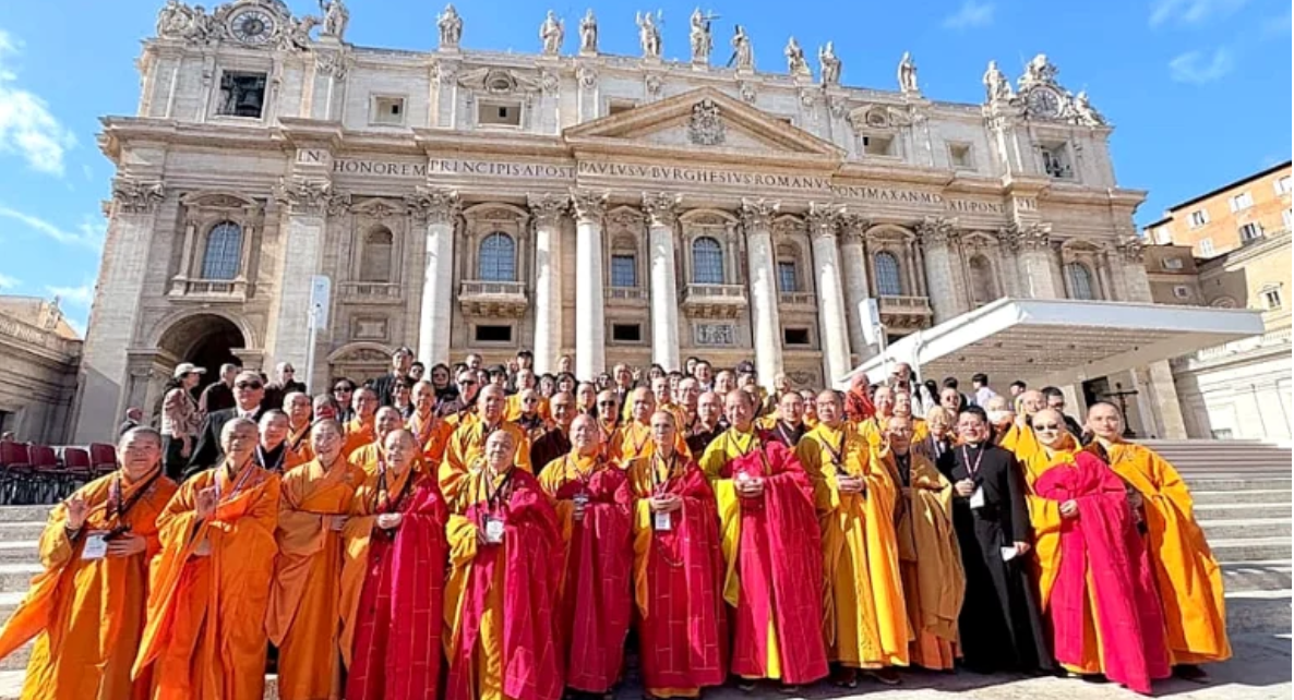 The United Association of Humanistic Buddhism Chunghua attend the 60th anniversary of Nostra Astate in the Vatican.     (Sin Chew Daily)