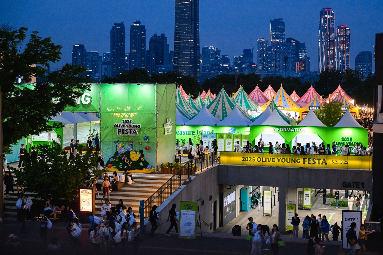 Visitors explore booths at 2025 Olive Young Festa, held on Nodeul Island, central Seoul, in May. (CJ Olive Young)