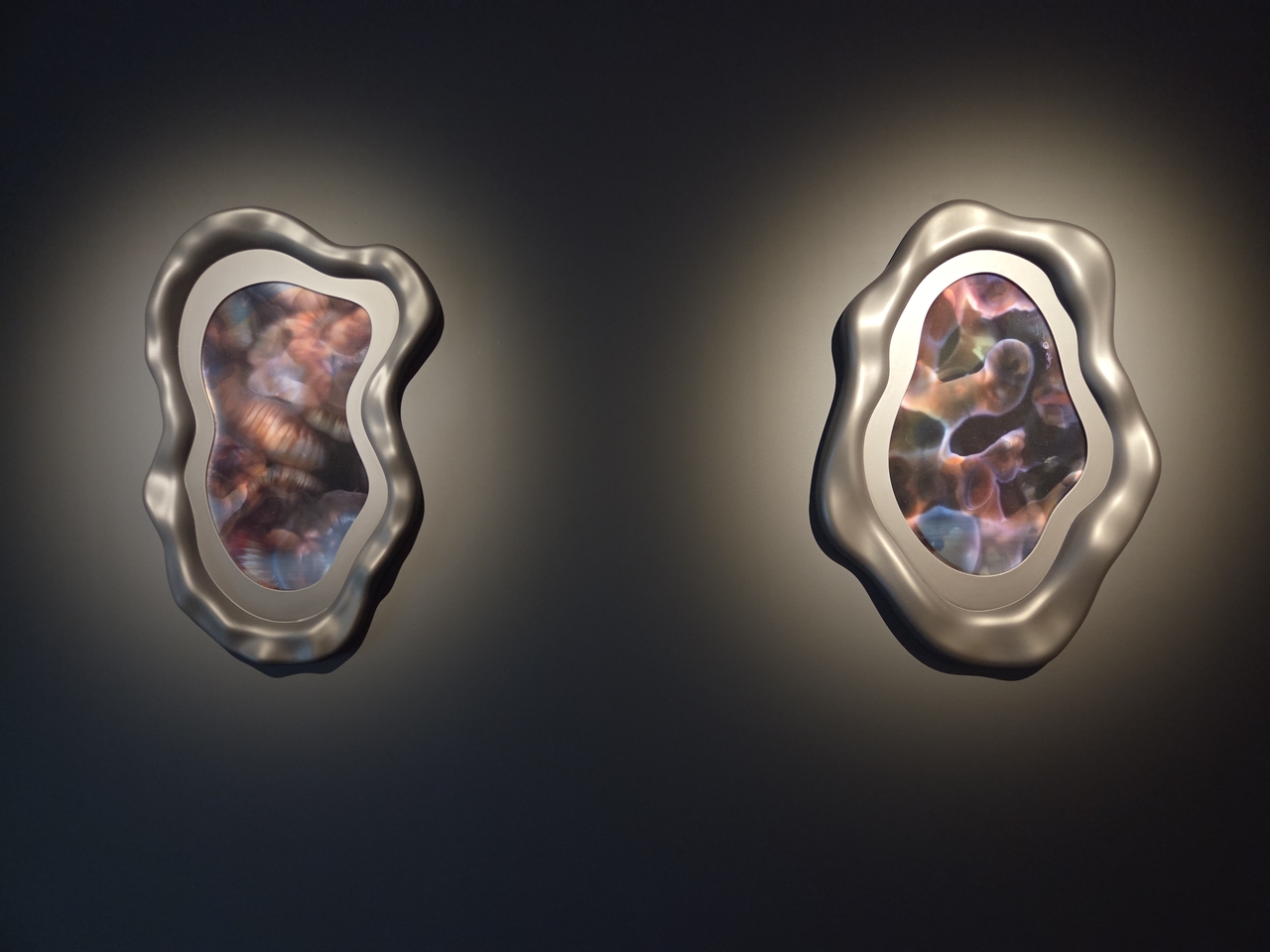 A view of “A Telescope”(right)  and “The World Then No Longer Formed” by Anika Yi  at the Korean Cultural Center in Paris (Park Yuna/The Korea Herald)