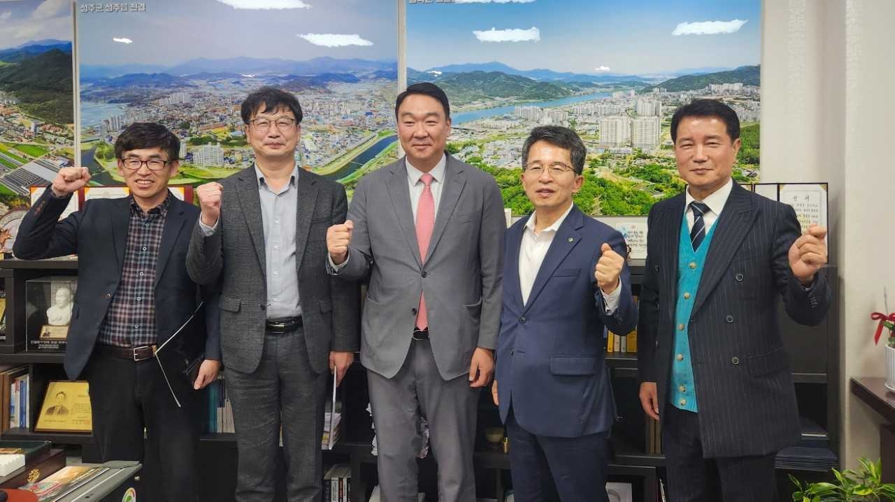 유정근 영주시장 권한대행을 비롯한 관계 공무원들이 국회를 방문해 내년도 국비확보를 의해 총력전을 펼치고 있다.[영주시 제공]