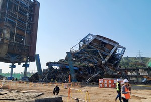 [Breaking] 7 presumed trapped in structure collapse at Ulsan power plant