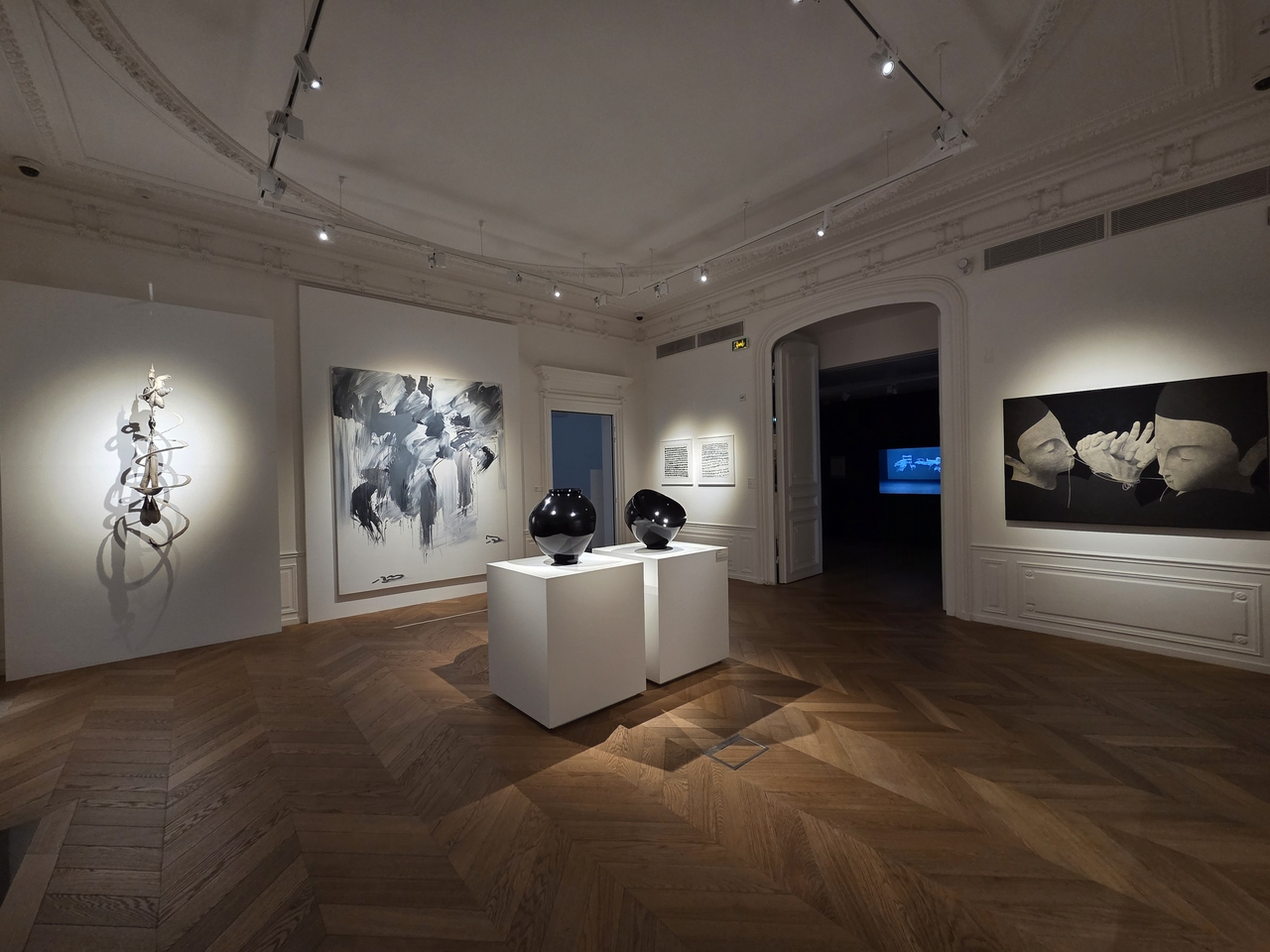 Installation view of “Colors of Korea: Spotlight on Korean Contemporary Art" at the Korean Cultural Center in Paris (Park Yuna/The Korea Herald)