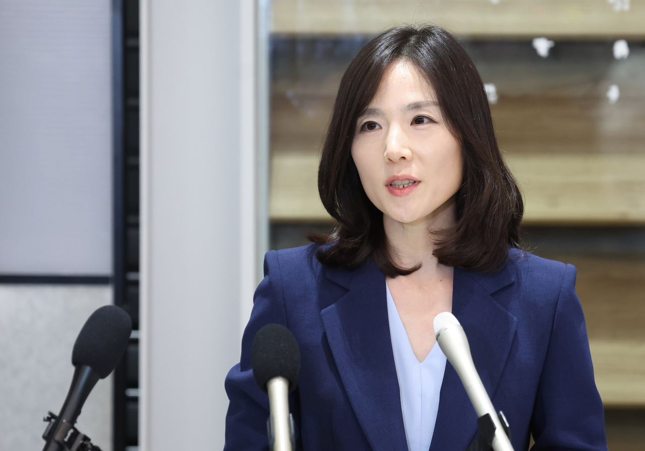 Second Vice Foreign Minister Kim Ji-na answers reporters' questions upon arrival at Techo International Airport, south of Phnom Penh, Cambodia, on Oct. 16. (Yonhap)