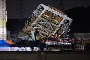 Nighttime rescue, search continues for 7 people trapped in power plant boiler tower collapse in Ulsan