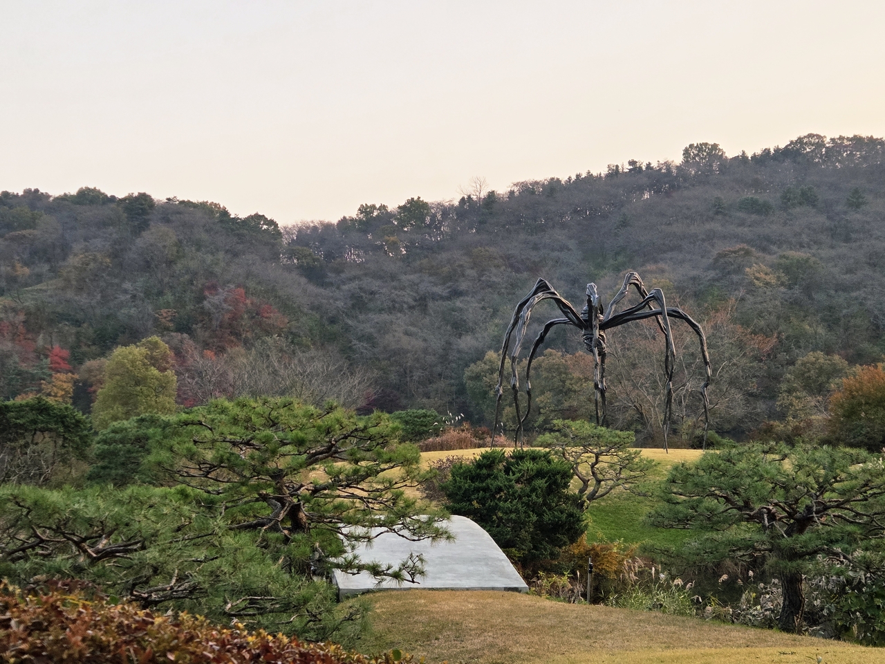 Louise Bourgeois’ spider sculpture “Maman” is seen at Ho-Am Art Museum (Park Yuna/The Korea Herald)