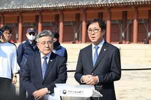 Culture minister, heritage administrator denounce Seoul’s high-rise plan near Jongmyo