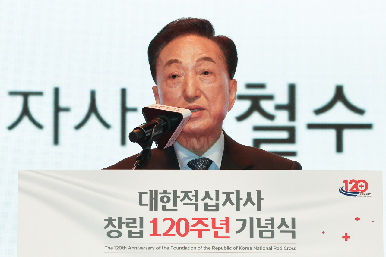 Kim Chul-soo, president of the Korean National Red Cross (Yonhap)