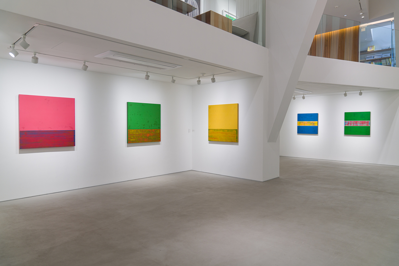 Installation view of “Overlaid: Layered Time, Forms of Memory” at Whitestone Gallery in Seoul (Whitestone Gallery)
